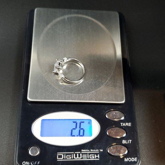 Size 6 925 Sterling Silver Cubic Zirconia Brilliant Gem Ring - Picture 8 of 8